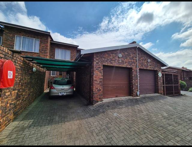 3 BEDROOM TOWNHOUSE FOR SALE IN BRACKENHURST